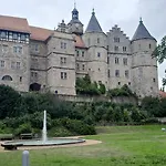 アパート - Tiefgarage Und Parkplatz Inklusive オーバーホーフ