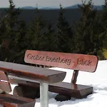 - Tiefgarage Und Parkplatz Inklusive アパート *