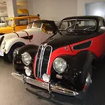 - Tiefgarage Und Parkplatz Inklusive