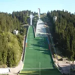 - Tiefgarage Und Parkplatz Inklusive *