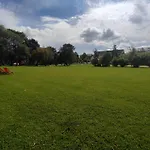 - Tiefgarage Und Parkplatz Inklusive * オーバーホーフ