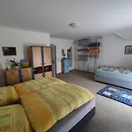 - Tiefgarage Und Parkplatz Inklusive * オーバーホーフ