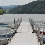 アパート - Tiefgarage Und Parkplatz Inklusive オーバーホーフ