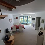 - Tiefgarage Und Parkplatz Inklusive アパート オーバーホーフ