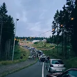 アパート - Tiefgarage Und Parkplatz Inklusive オーバーホーフ