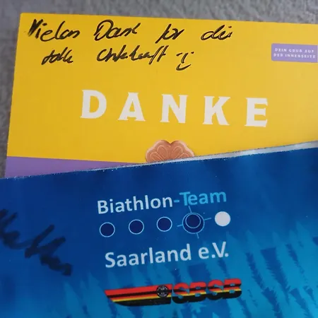 アパート - Tiefgarage Und Parkplatz Inklusive オーバーホーフ