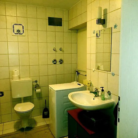 - Tiefgarage Und Parkplatz Inklusive *