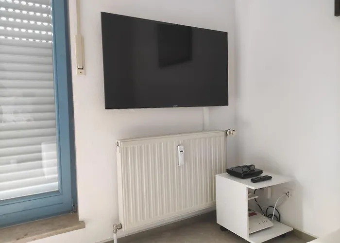 - Tiefgarage Und Parkplatz Inklusive *