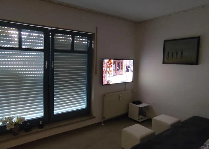 - Tiefgarage Und Parkplatz Inklusive 오버호프