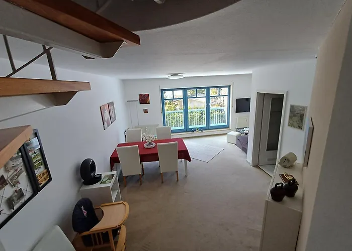 - Tiefgarage Und Parkplatz Inklusive アパート オーバーホーフ