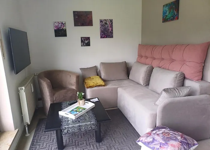 - Tiefgarage Und Parkplatz Inklusive * オーバーホーフ