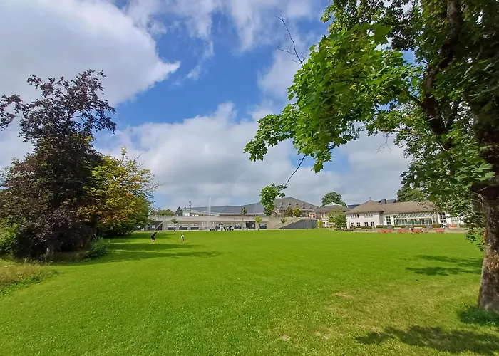 - Tiefgarage Und Parkplatz Inklusive アパート オーバーホーフ