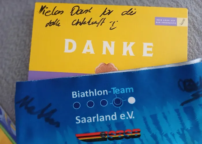 アパート - Tiefgarage Und Parkplatz Inklusive オーバーホーフ