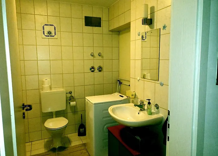 - Tiefgarage Und Parkplatz Inklusive *